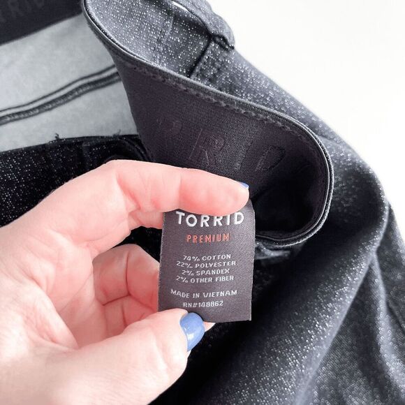Torrid Premium Women's Sky High Skinny Crop Denim Jeans Black Silver Size 22R - Picture 8 of 12